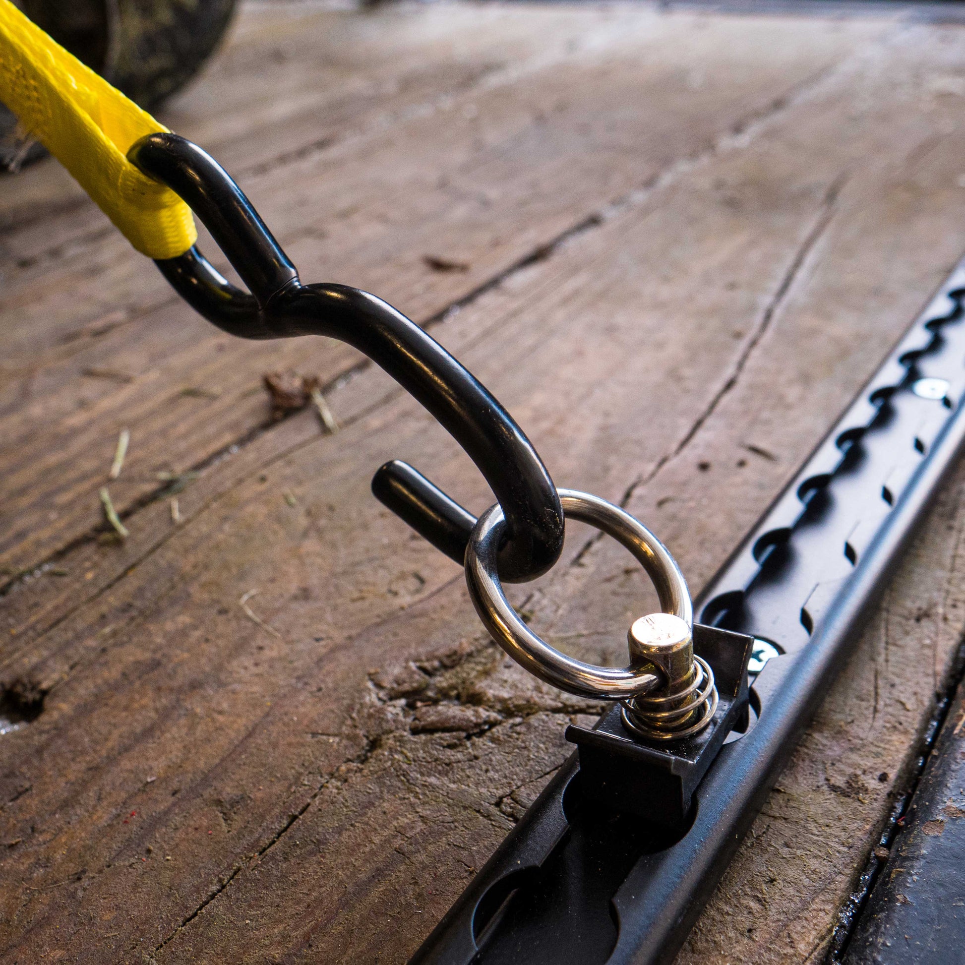 8 Piece 4 foot L Track Tie Down System Black image 8 of 9